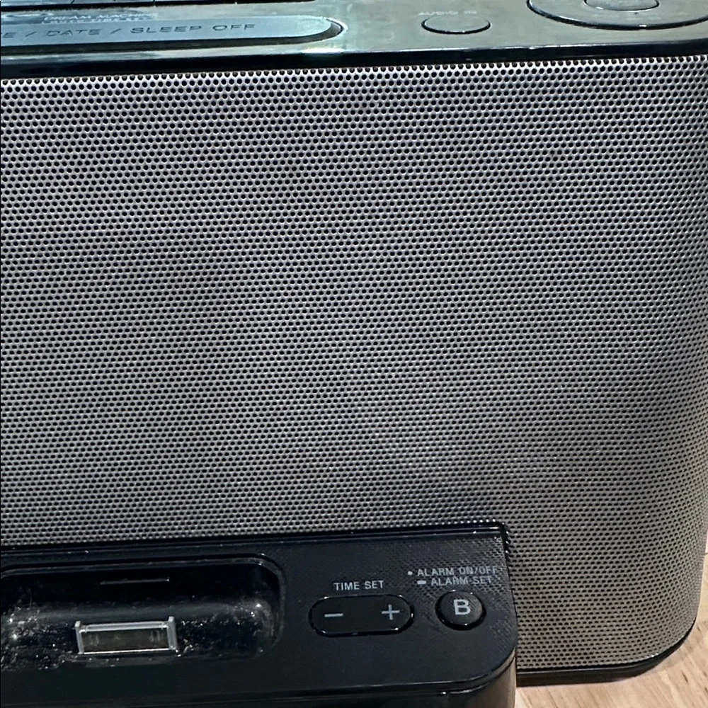 Dream Machine Sony ICF-CS10iP FM Clock Radio ipod Iphone Dock No Remote - Picture 9 of 15